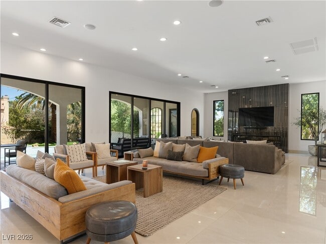 Building Photo - 190 Inveraray Ct