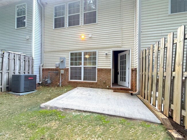 Building Photo - 3845 Grovemont Pl