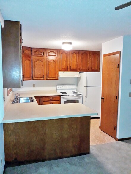 Building Photo - 608 N 4th St