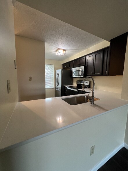 Building Photo - 378 Scott Ln