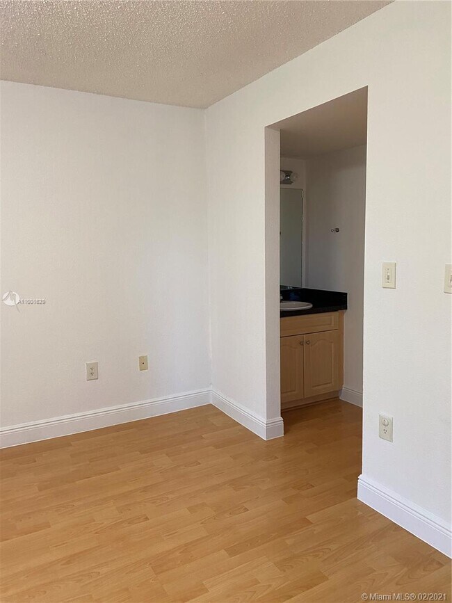 Building Photo - 9979 Nob Hill Ln