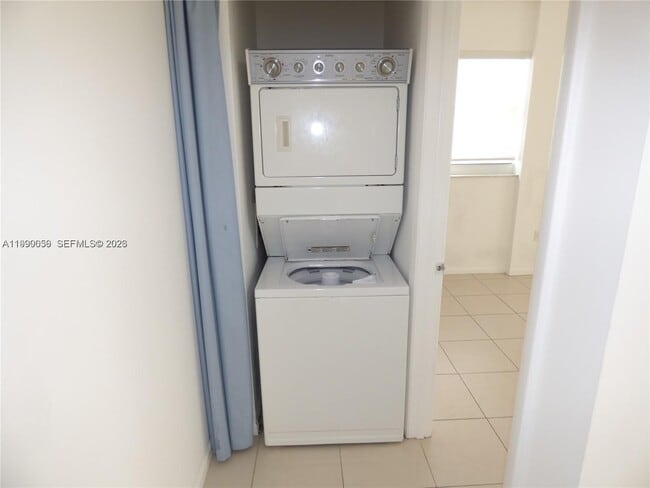 Building Photo - 185 SE 14th Terrace