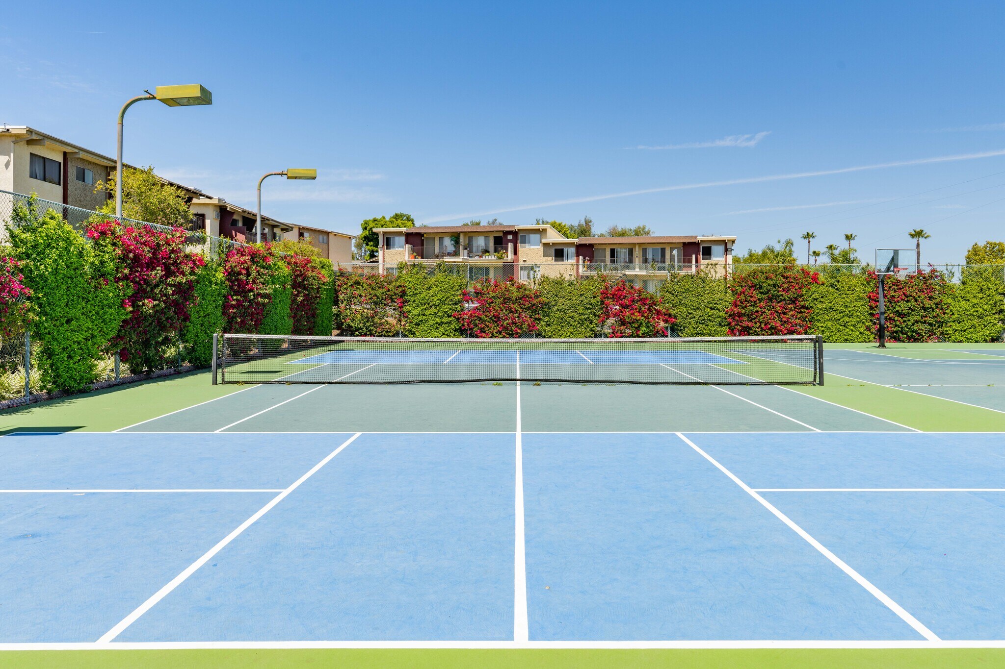 Building Photo - 800 E Bobier Dr