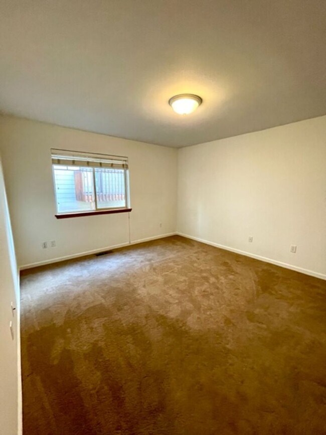 Building Photo - Fawn Run Duplex - 00000-FAWN-00