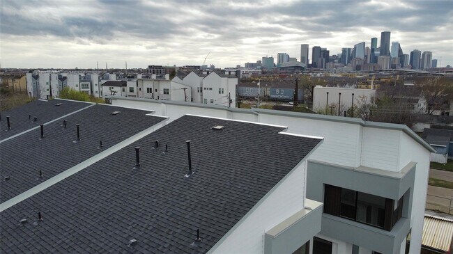 Building Photo - 3410 Baer St