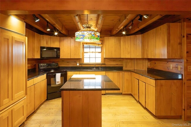 Building Photo - 618 Clapp Hill Rd