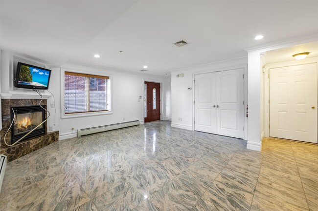 Building Photo - 2132 Linwood Ave
