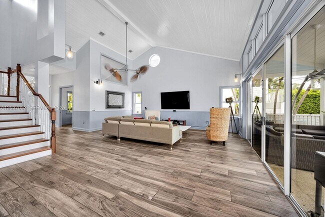 Building Photo - 1074 NE Little River Dr