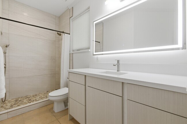 Building Photo - 357 Kualono Pl