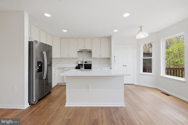 Building Photo - 14666 Seasons Dr