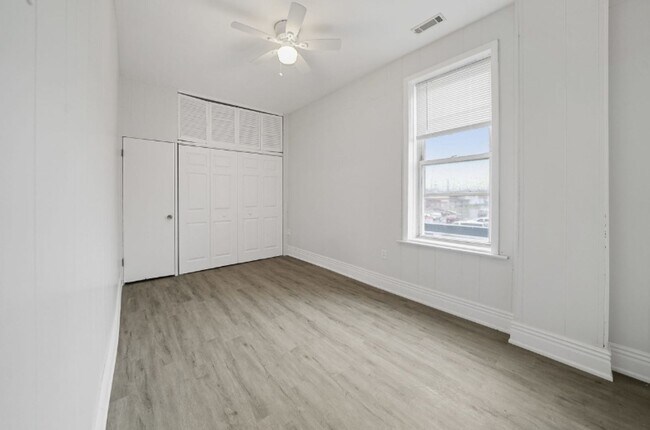 Building Photo - 3120 W 26th St