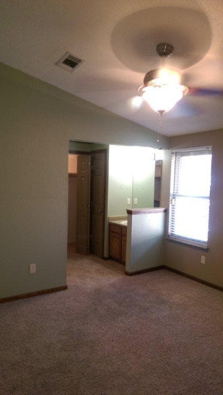 Building Photo - Unique 2 bed 2 bath 1 car with rare study ...
