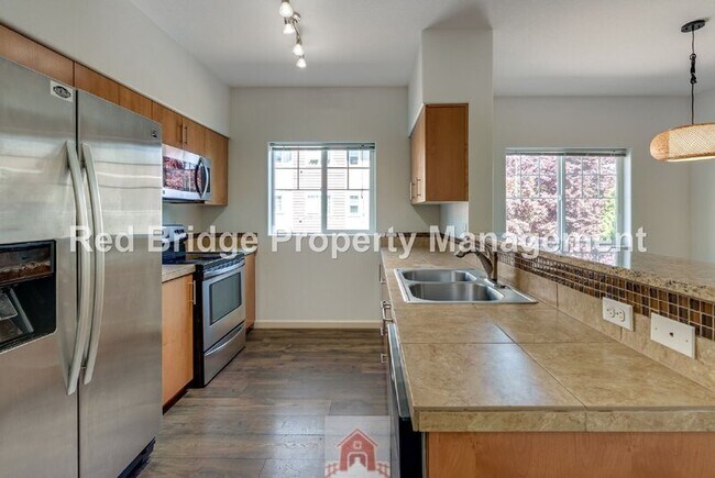 Building Photo - 10834 NE Holly St