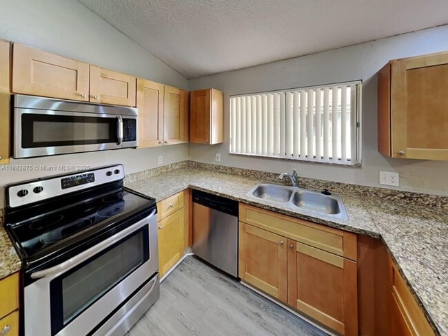 Building Photo - 512 NW 38th Terrace