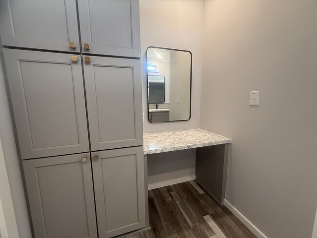 Building Photo - 5657 Camelford Ct