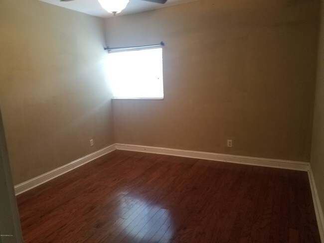 Building Photo - 2043 Dunsford Terrace