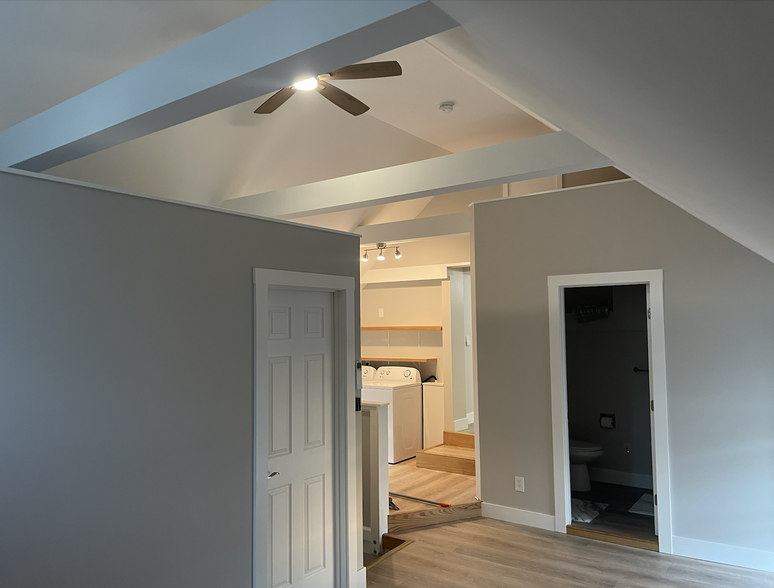 Vaulted ceilings - 7 Water St