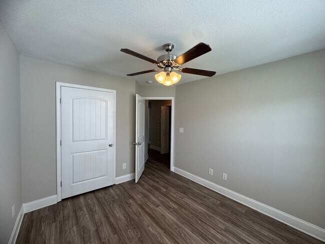 Building Photo - Gorgeous Single Family Home