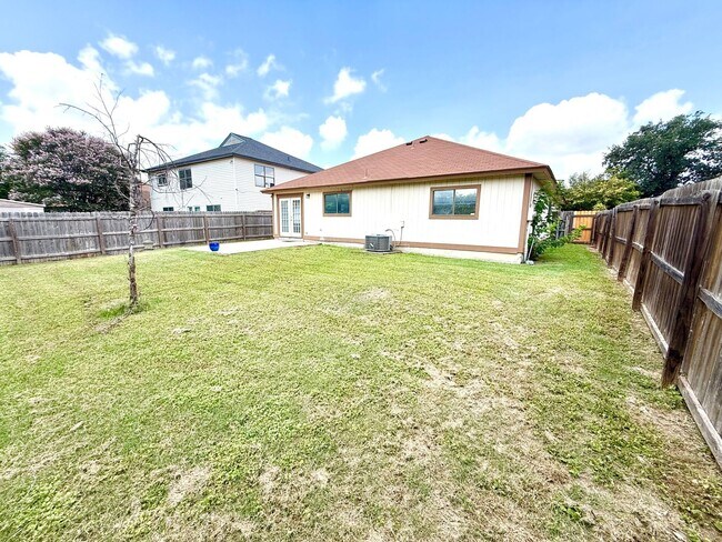 Building Photo - **APPLICATION RECEIVED** *MOVE IN SPECIAL* Beautiful 3 Bedroom Home with Granite Countertops & La...