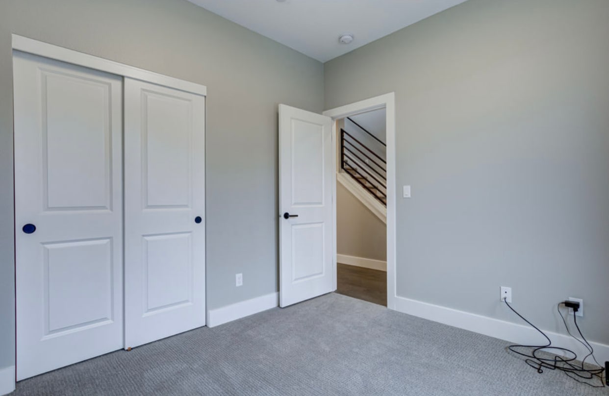 Building Photo - 6049 NE Flanders St