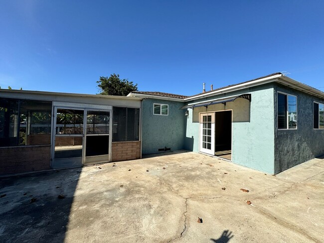 Building Photo - Updated 3 Bedroom, 2 Bath Home with Modern...