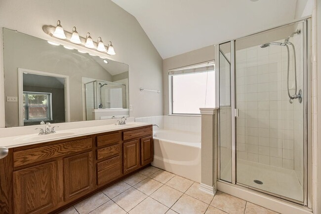 Building Photo - Spacious 4-Bedroom Gem with 2 Full Baths in McKinney - Your New 2025 Sq Ft Sanctuary!