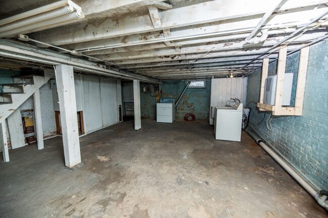 Building Photo - 2026/2027 JHU Off-Campus 5bd/2ba Rowhome w...