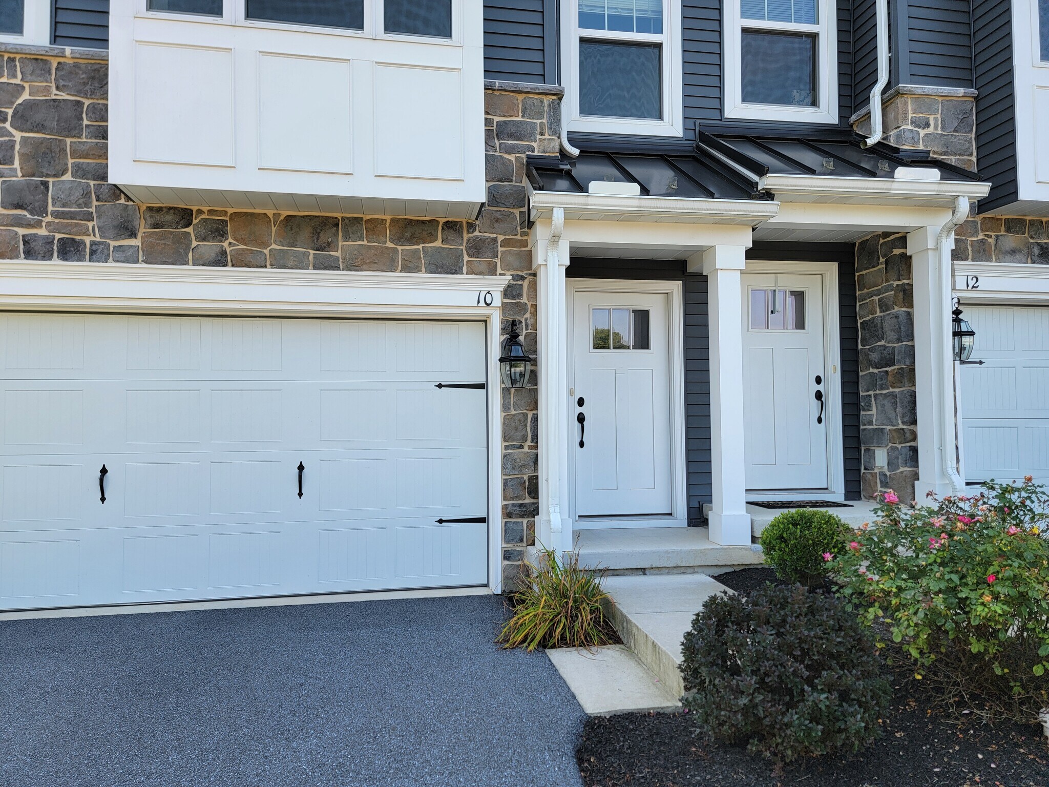 Building Photo - 10 Glenbrook Ct