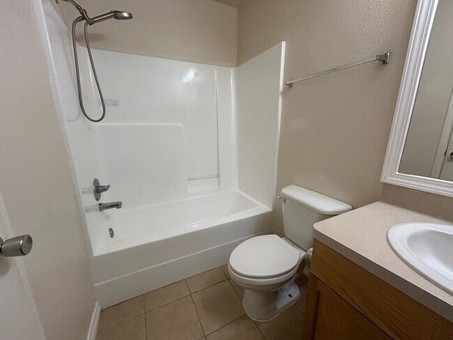 Building Photo - 3740 Oldenburg Ln