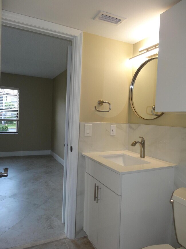 Building Photo - 7091 Golf Colony Ct
