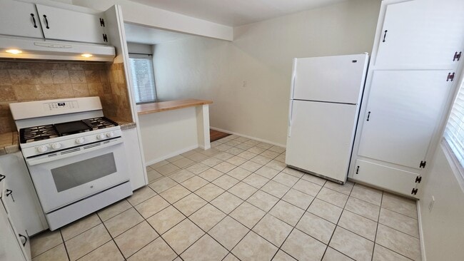 Building Photo - 2039 Thomas Ave