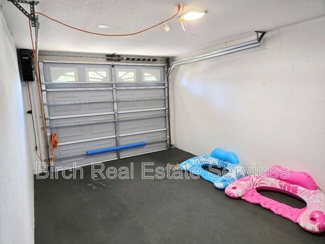 Building Photo - 3926 10th Ave N