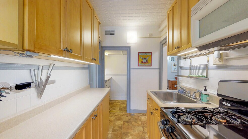 Building Photo - 2174 5th Ave