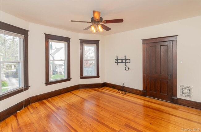 Building Photo - 15 Taylor Ave