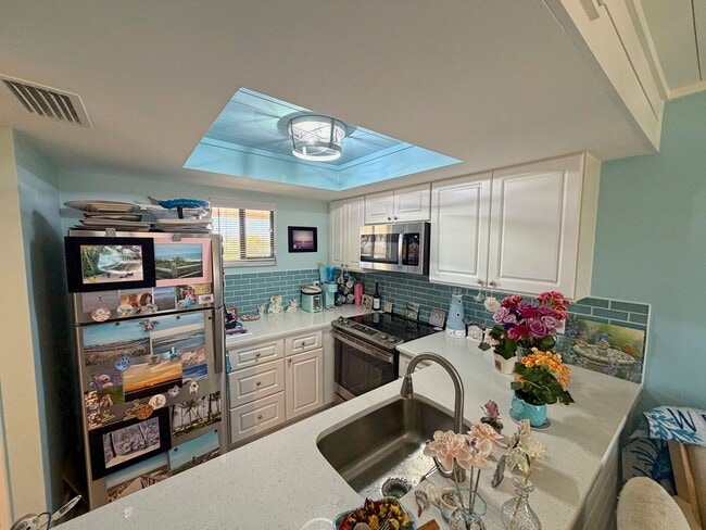 Building Photo - Beautifully Renovated, Fully Furnished Beach Condo just a short walk from the ocean.