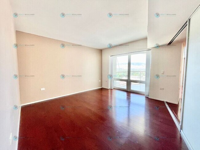 Building Photo - 1 Bedroom 2 Bathroom with Bonus room area!...