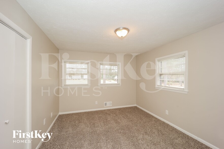 Building Photo - 347 Judy Dr