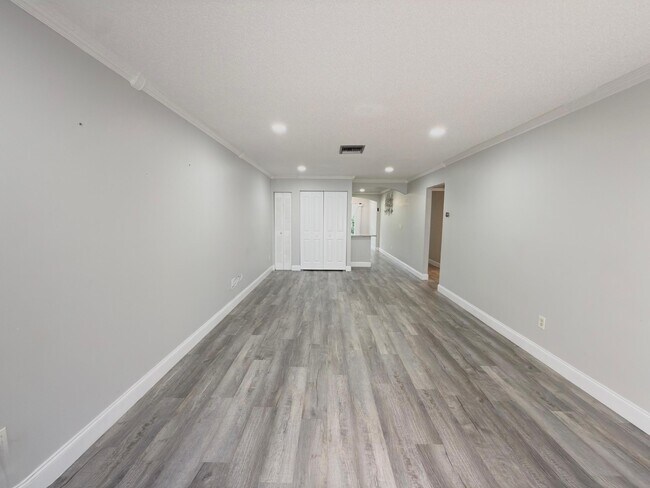 Building Photo - 5957 Forest Hill Blvd