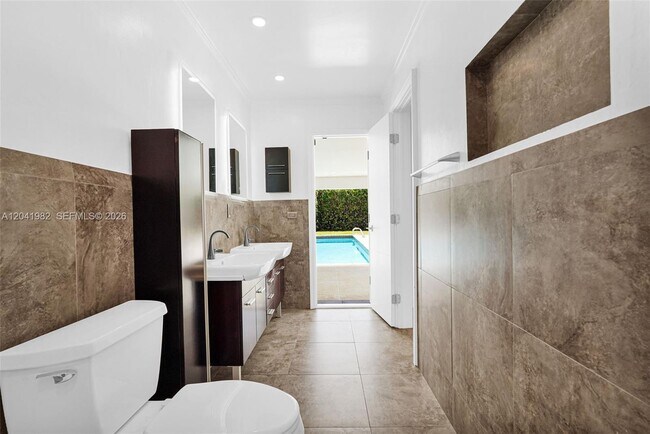 Building Photo - 7700 SW 139th Ter