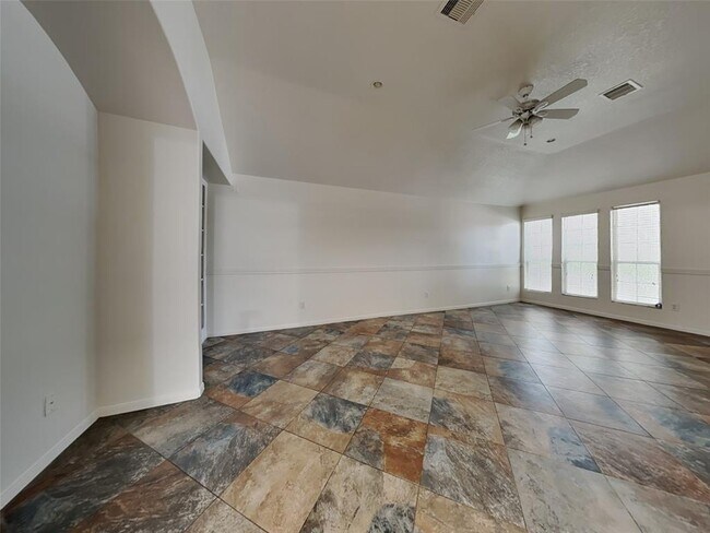 Building Photo - 2407 Aspen Dale Dr