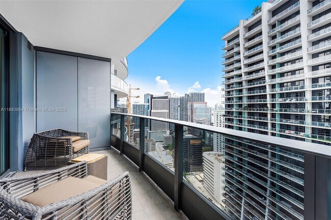 Building Photo - 1000 Brickell Plaza