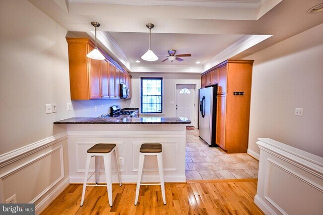 Building Photo - 263 S Ellwood Ave