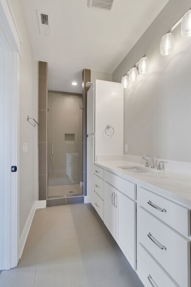 Building Photo - 1435 Doc Johns Blvd