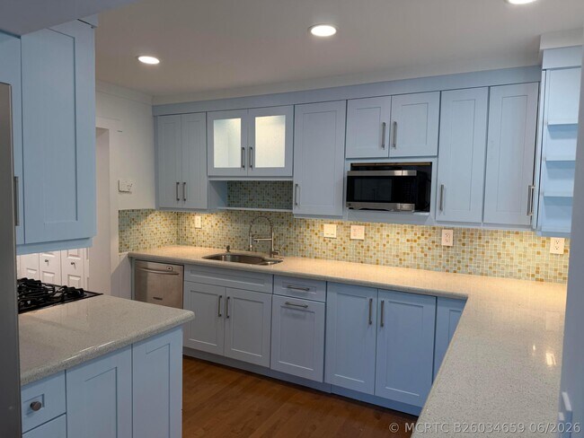 Building Photo - 204 S Seacrest Cir