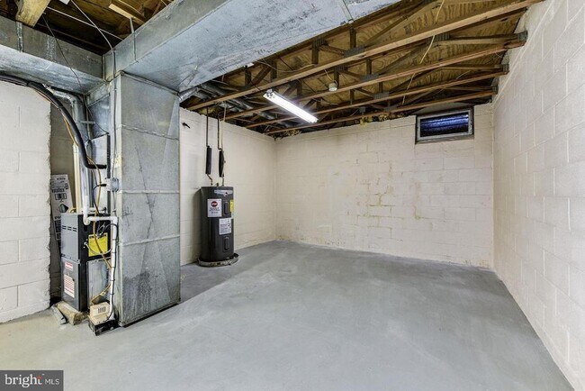Building Photo - 215 Keats Dr