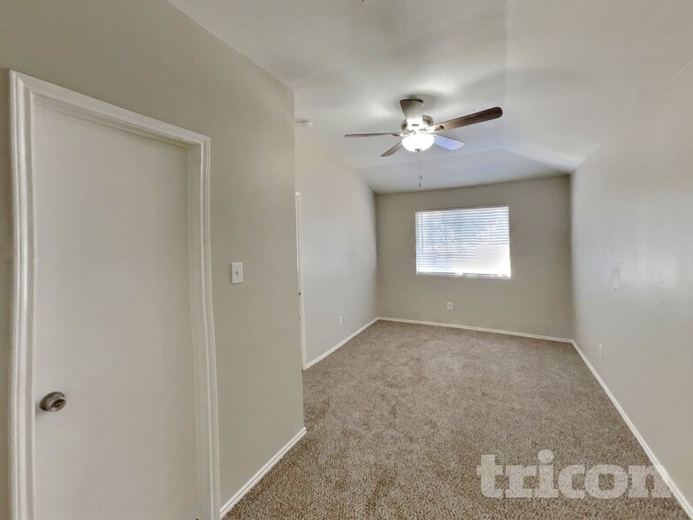 Building Photo - 12844 Edgewood Park Dr