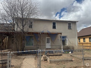 Building Photo - 614 S 5th St