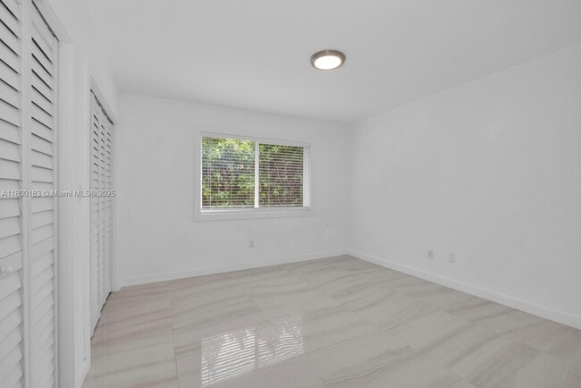 Building Photo - 13840 SW 74th Ave