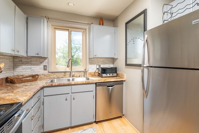 Building Photo - Fully Furnished 2 Bedroom Available Now!