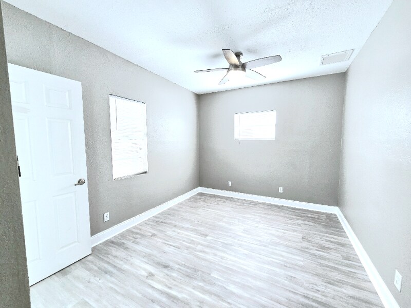 Building Photo - 1801 31st Ave N